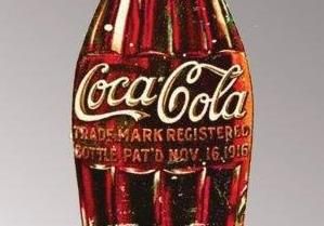 Ícone do design, garrafa de Coca-Cola faz 100 anos