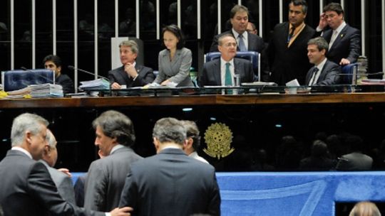 Senado promete retomar 'votações prioritárias' nesta segunda-feira