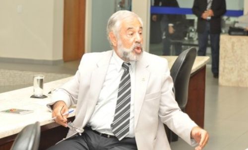 Mohamed desiste de reeleição e lança o filho como candidato a vereador