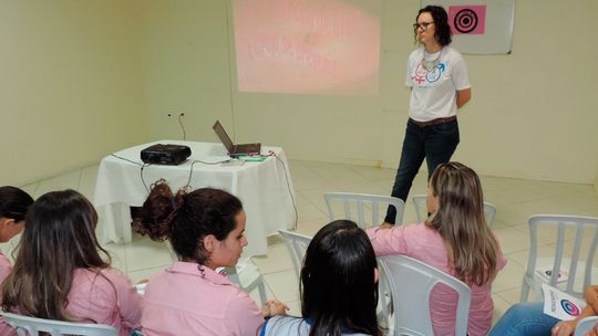 Profissionais da Saúde levam palestras e orientações à empresas