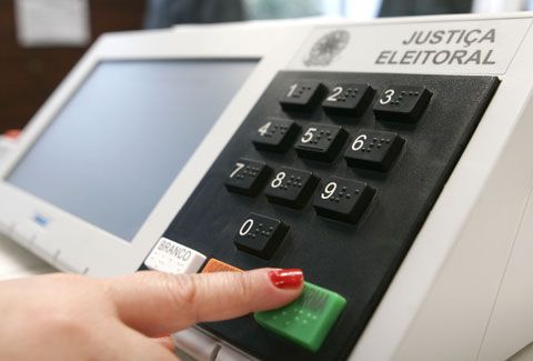 Maioria dos vereadores deve tentar reeleição e renovação deve ser baixa