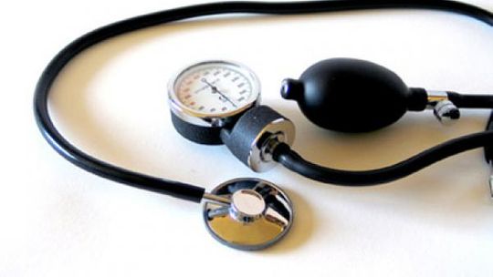 Médicos do P.A. querem salários mais altos. Povo quer atendimento melhor.