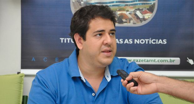 Ibrahim diz que vai continuar trabalho do pai e cobra mais transparência na habitação