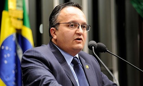 Taques ironiza fato de Riva e Eder serem os 'defensores' de Silval e Lúdio Cabral na campanha