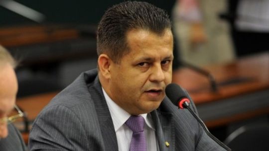 Valtenir Pereira corre contra o tempo