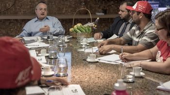Governador se reúne com MST para debater reivindicações
