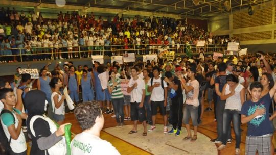 Protesto: Abertura dos Jogos Estudantis também foi alvo dos manifestantes em Rondonópolis