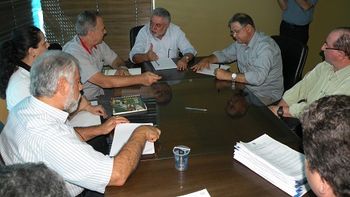 Prefeito recebe representantes da Acir e CDL
