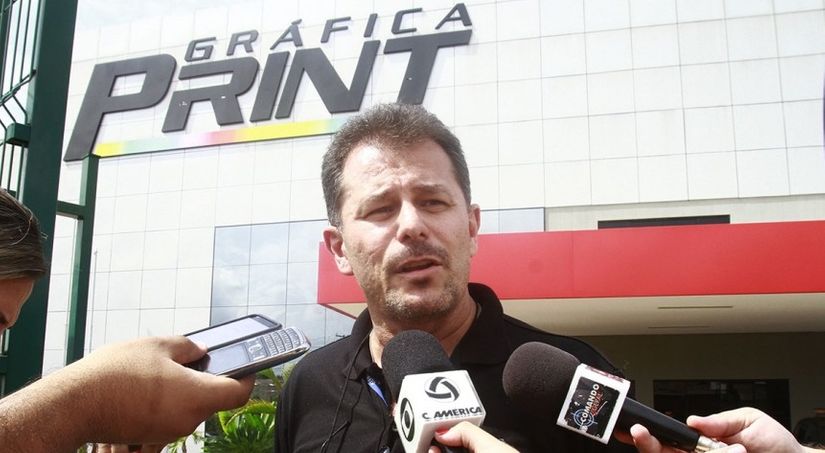 Juíza plantonista manda soltar donos de gráficas; delegado reclama de obstrução