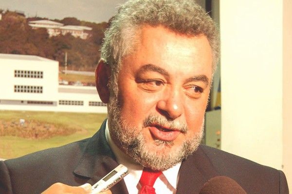 Percival Muniz compara Estado a 'navio sem comandante' e cobra melhorias para Saúde e Segurança