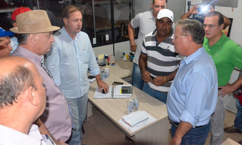 Senadores Maggi e Welington se reúnem com caminhoneiros em Rondonópolis