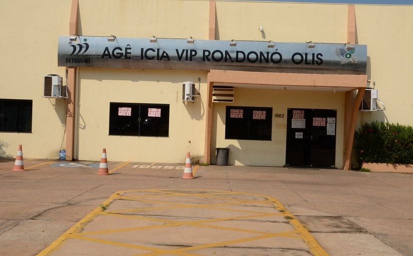 Por falta de estrutura e funcionários, Detran continua em greve e prejudica usuários