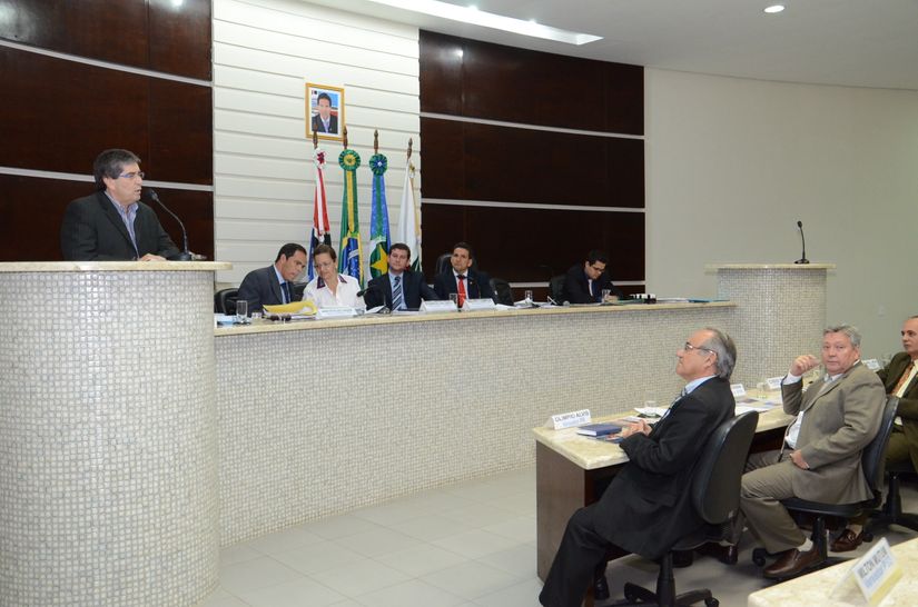 Erros básicos revelam problemas na Câmara e falta de diálogo com Executivo