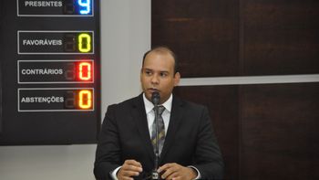 Thiago Muniz visita secretarias e autarquias para se inteirar de problemas