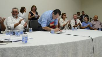 Silval assina ordem de serviço para asfaltamento da MT-040 e diz não ter cortado recursos da saúde