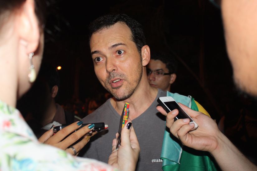 "Estou aqui como cidadão", diz Lúdio Cabral em ato pela qualidade do transporte coletivo em Cuiabá