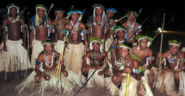 Grupo de violinistas chiquitanos é uma das atrações do  Armazém Universitário desta sexta-feira