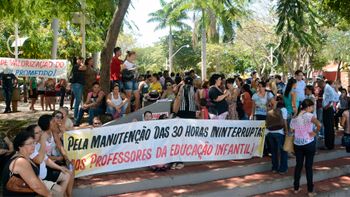 'Protesto' de sindicalistas constrange funcionários e contribuintes na Prefeitura