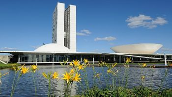 Com pauta cheia, senadores prometem esforço extra para votar projetos