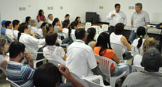 Ananias visita servidores da Santa Casa para apresentar seu plano de governo