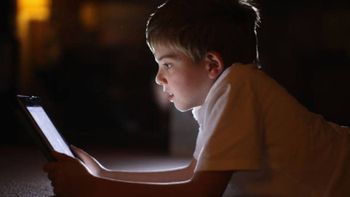 Uso de tablets e smartphones à noite prejudicam o sono, indica pesquisa