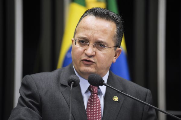 Taques e PDT se manifestam sobre ação violenta da PM contra estudantes da UFMT