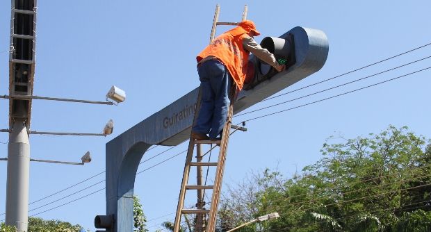 Finalmente: Setrat começa a recuperar semáforos na área central