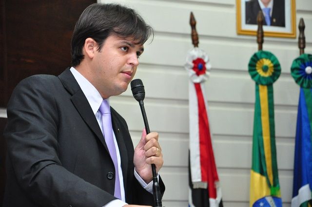 Vereador propõe inserção de assistentes sociais e psicólogos nas escolas do município