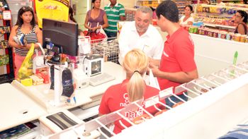 Percival enfatiza necessidade de fixar horários para comércio local
