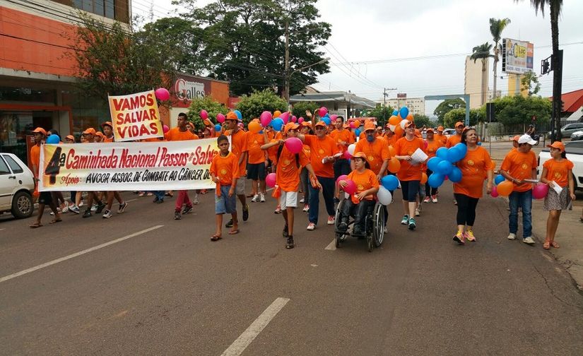 Caminhada contra o câncer percorre o centro de Rondonópolis