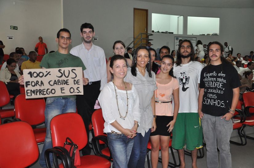 Professores e estudantes de psicologia vão à Câmara protestar contra internação compulsória