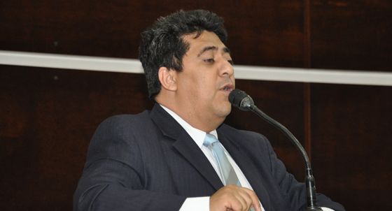 Prefeito participa de sessão na Câmara, agradece apoio e consegue aprovar todos os projetos