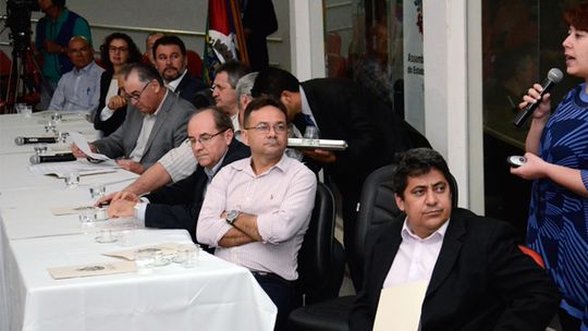 Ananias se 'auto convida' para compor mesa de autoridades em audiência pública