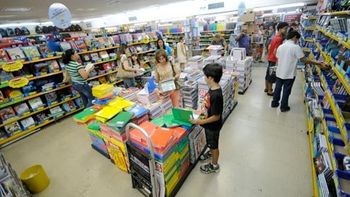 PEC que isenta material escolar de impostos tramita no Senado