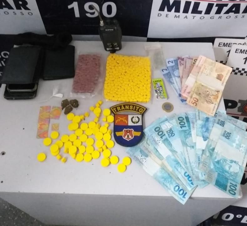 As drogas sintéticas apreendidas foram avaliadas em cerca de 30 mil. (Foto: divulgação PM/MT)