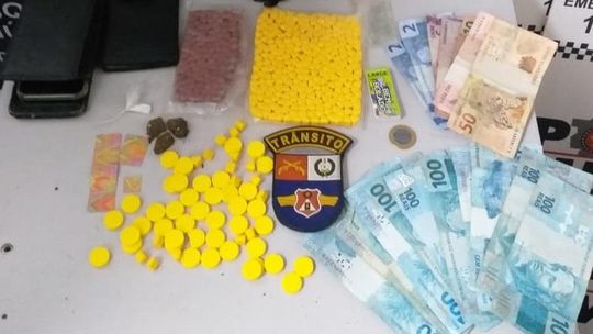 As drogas sintéticas apreendidas foram avaliadas em cerca de 30 mil. (Foto: divulgação PM/MT)