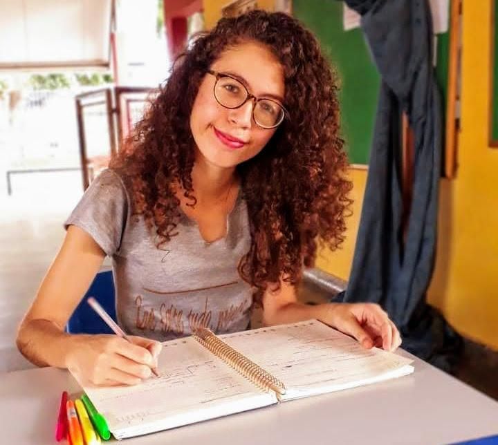 Quase fezendo mil pontos na redação, Keyti recomenda muito estudo e dedicação para conseguir as maiores notas.    Imagem: Divulgação