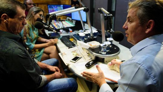 O governador Mauro Mendes, durante entrevista Imagem: Marcos Vergueiro/Secom-MT