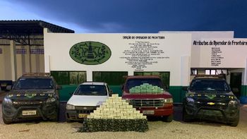 Apreensão de 120 kg de drogas pela Defron e Gefron (Foto: assessoria Gefron)
