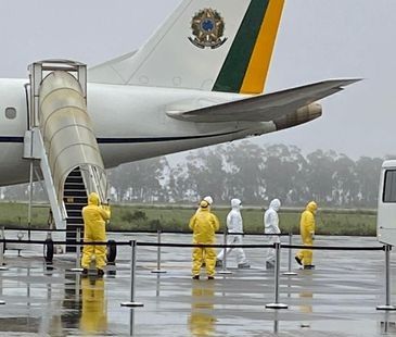 Brasileiros resgatados na China chegam à Base Aérea de Anápolis (GO). (Foto: Maristella Marszalek/Ministério da Defesa)