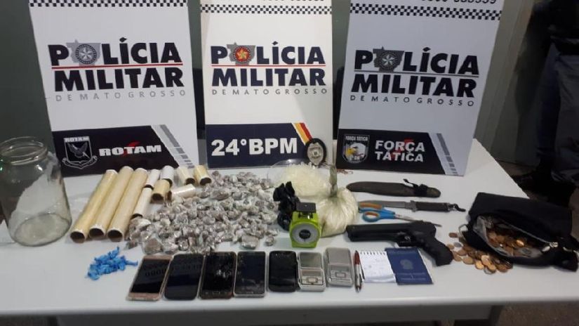 Material aprendido estava na casa dos suspeitos detidos (Foto: divulgação PM/MT)