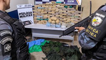 A droga estava dentro de veículo que também foi apreendido. (Foto: divulgação PM/MT)