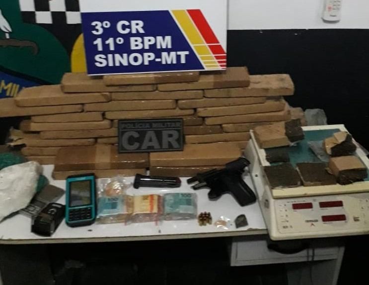 Droga, arma de fogo e munições foram apreendidos (Foto: divulgação PM/MT)