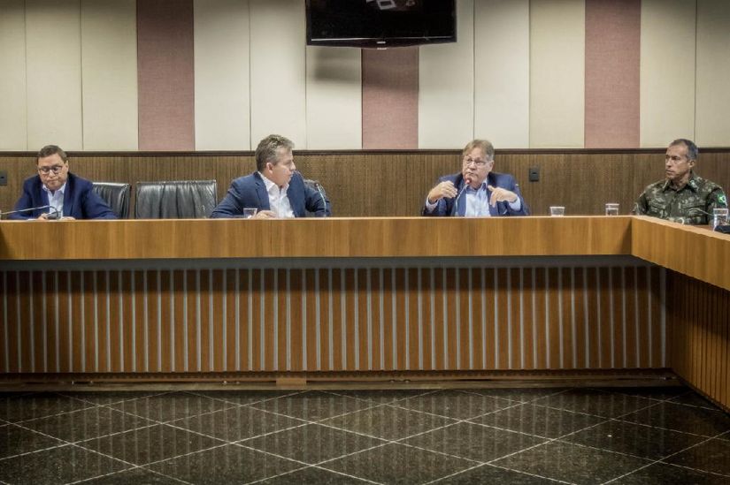 Os decretos foram assinados pelo governador Mauro Mendes no início da tarde desta sexta-feira (20) (Foto: Christiano Antonucci)