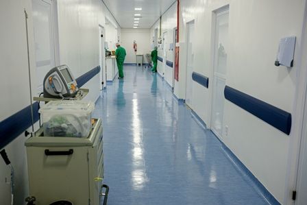 Recepção da entrada principal do Hospital Metropol. (Foto: divulgação SES/MT)
