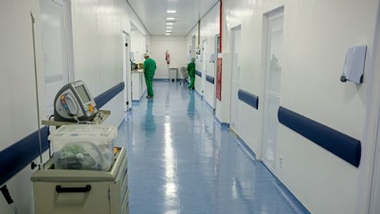 Recepção da entrada principal do Hospital Metropol. (Foto: divulgação SES/MT)