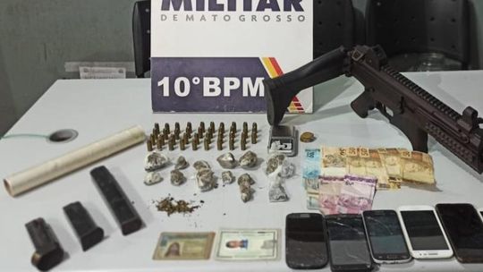 Materiais apreendidos pela PM nas casas dos suspeitos. (Foto: divulgação PM/MT)