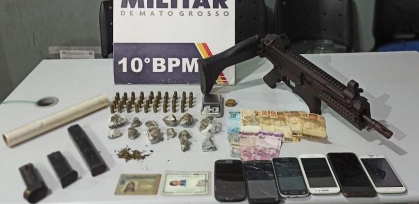 Materiais apreendidos pela PM nas casas dos suspeitos. (Foto: divulgação PM/MT)