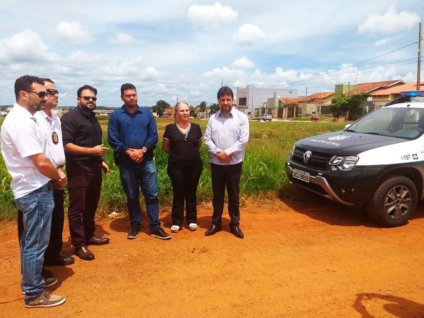 Em março do ano passado, o deputado Delegado Claudinei conheceu o terreno doado pela prefeitura de Campo Verde com o delegado Mário Santiago