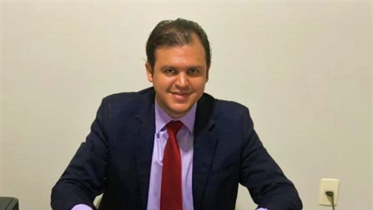 Deputado participa da sessão online, isolado em seu escritório. (Foto: assessoria)